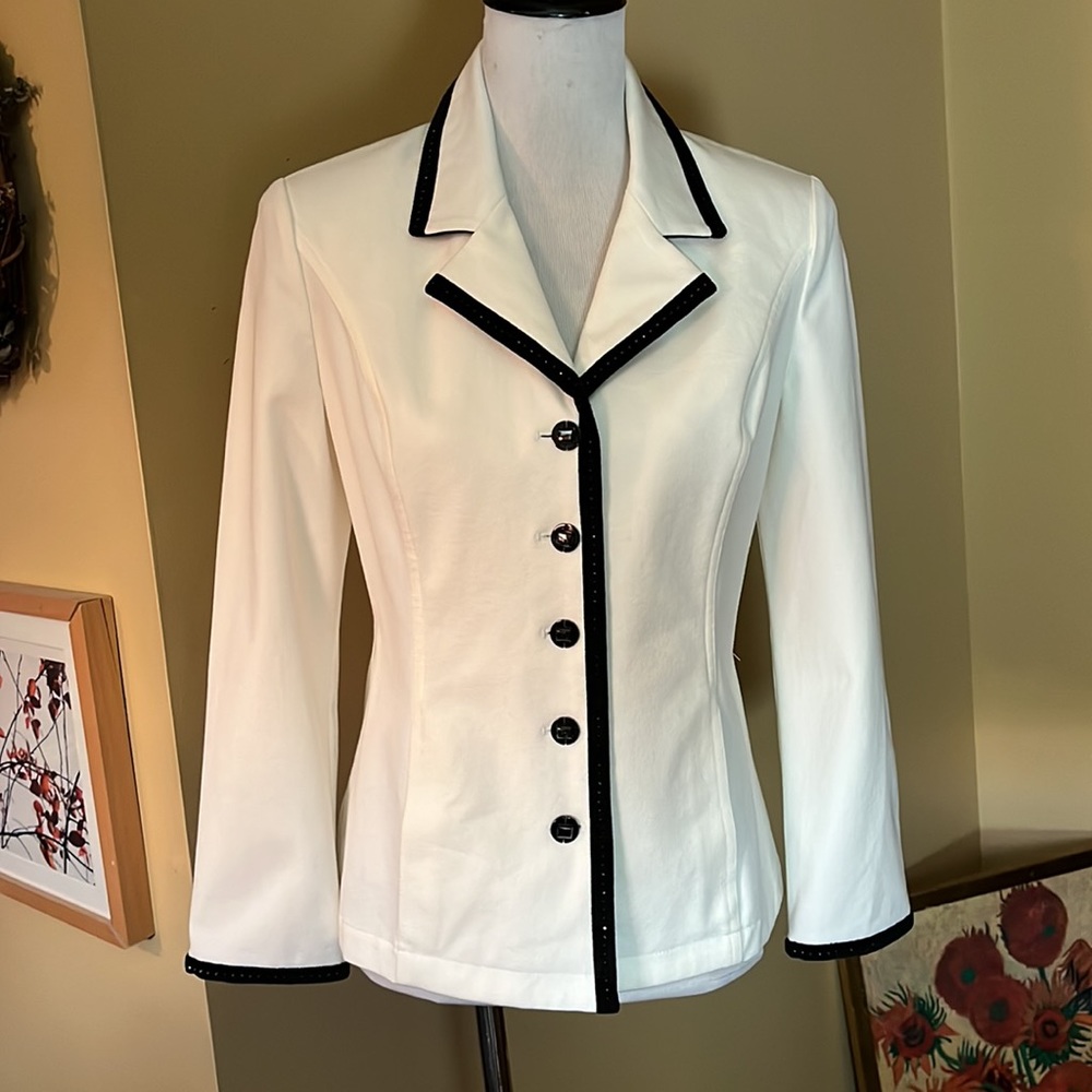 ST JOHN SPORT sz  12P Elegant Ecru Winter White Stretch Trim Gem Button NEW